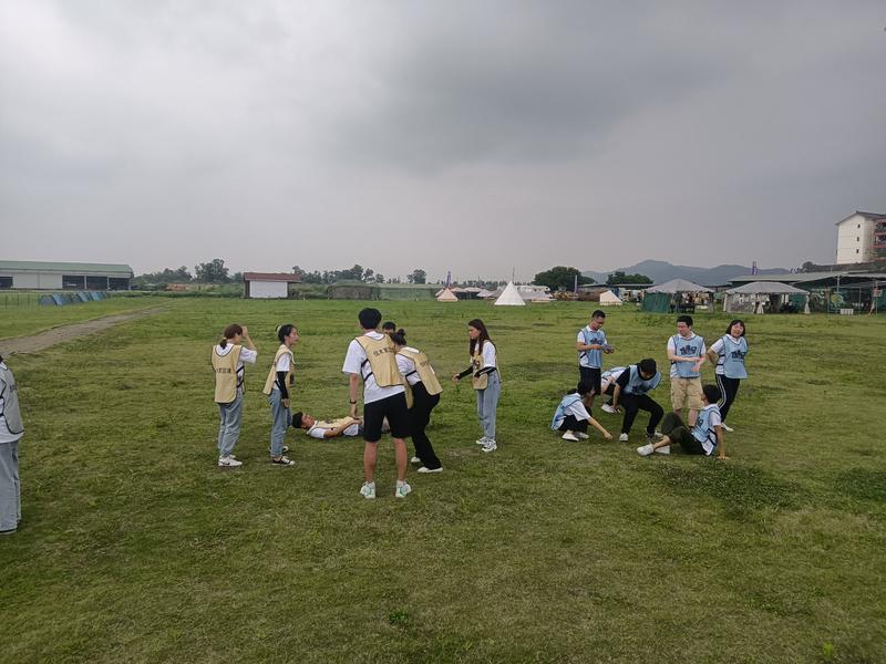 人体拼字2.jpg
